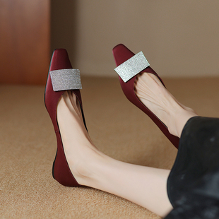 2025春秋季新款真皮方头酒红色内增高单鞋水钻方扣平底鞋皮鞋女鞋