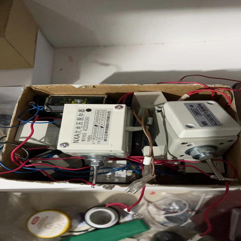 出正泰框架式断路器配件欠电压脱扣器，型号是NXA，适(议价）