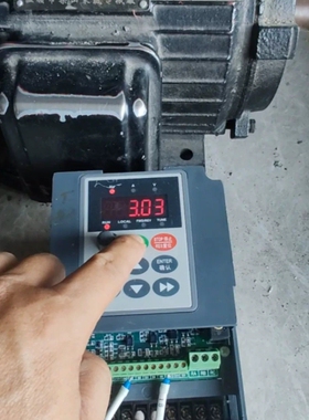 veko万川变频器V8 M4T2R2GB(2.2KW)/38 议价