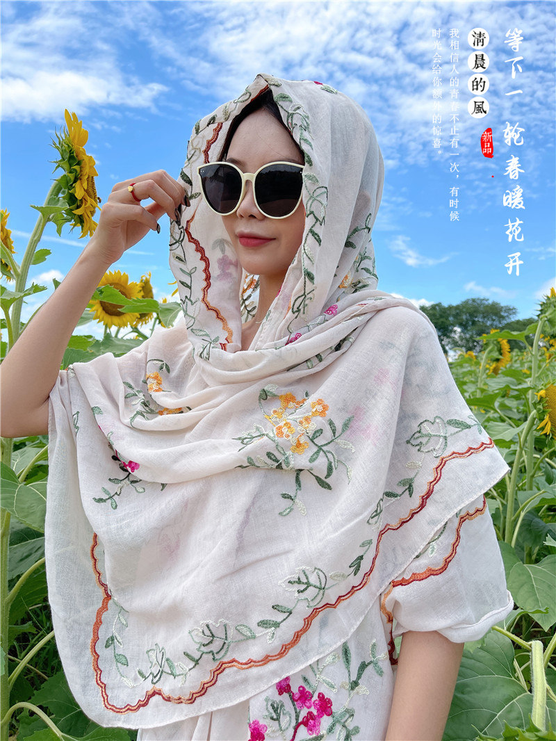民族风披肩旅游刺绣防晒沙滩巾春夏薄款外搭丝巾女士百搭围巾纱巾