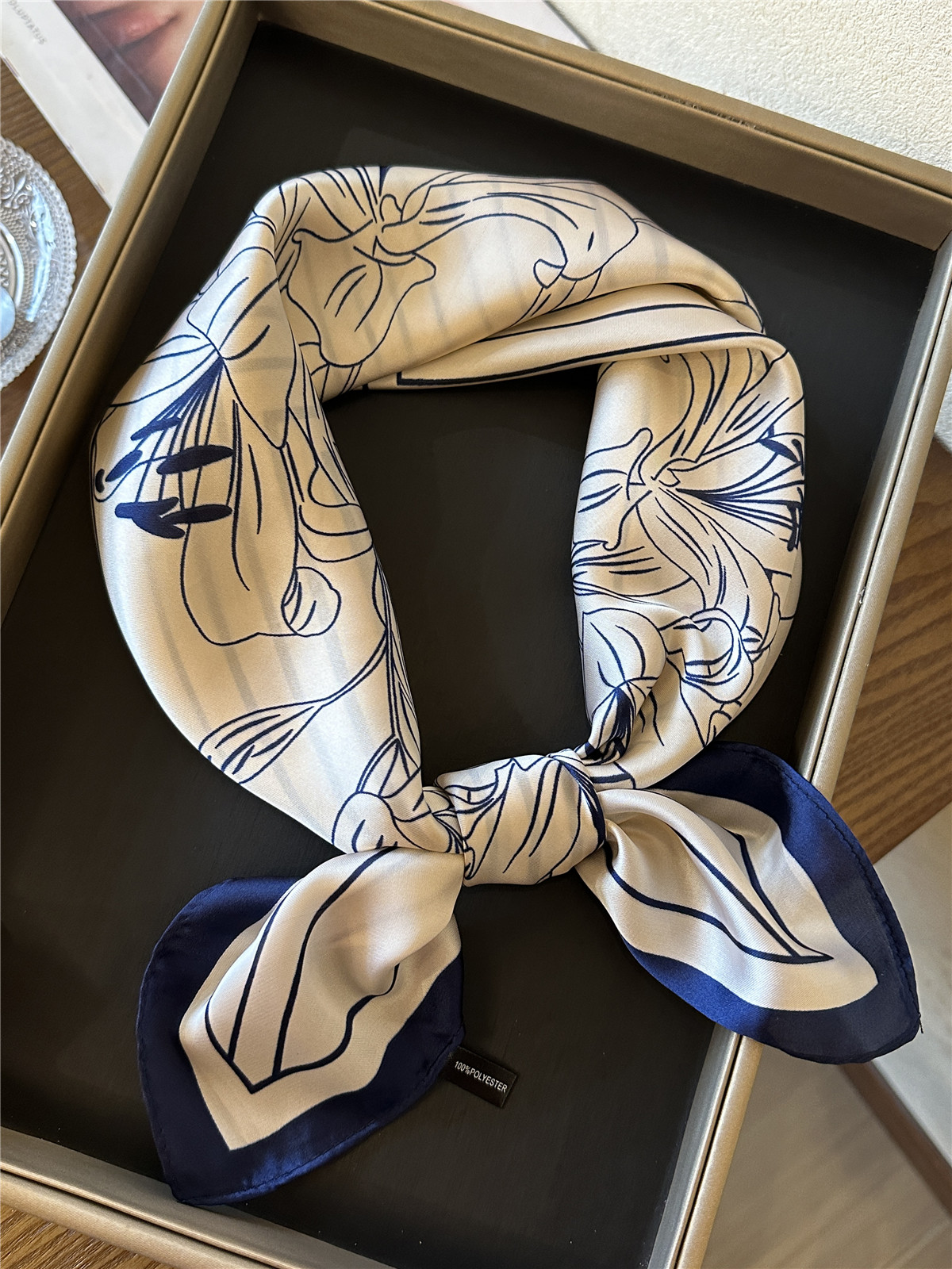 丝巾小方巾女韩版春夏蓝色百合花护颈领巾高级感百搭时尚ins头巾