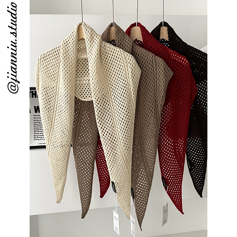 简约镂空针织大三角巾披肩女秋冬季时髦百搭保暖护颈围巾叠穿屁帘