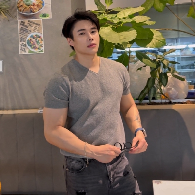 运动休闲肌理感针织T恤
