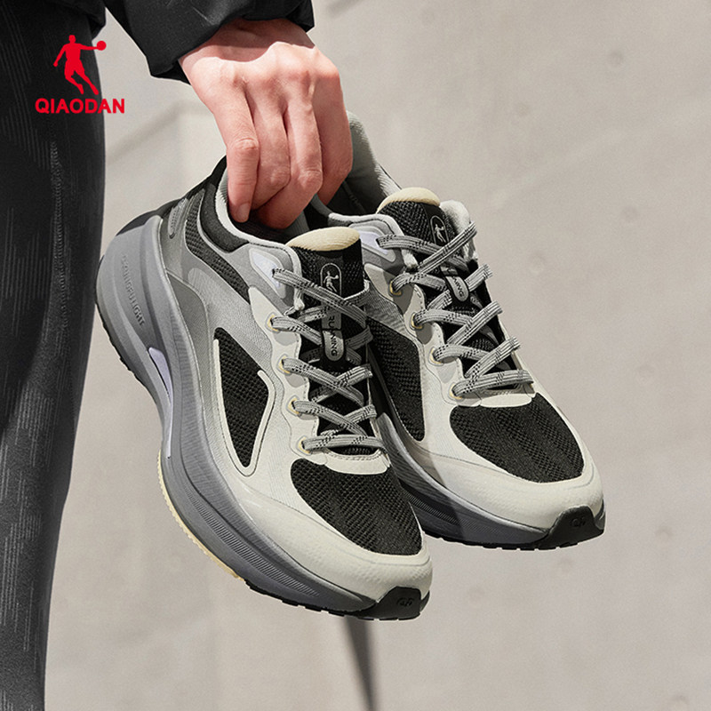 防泼水科技缓震运动鞋