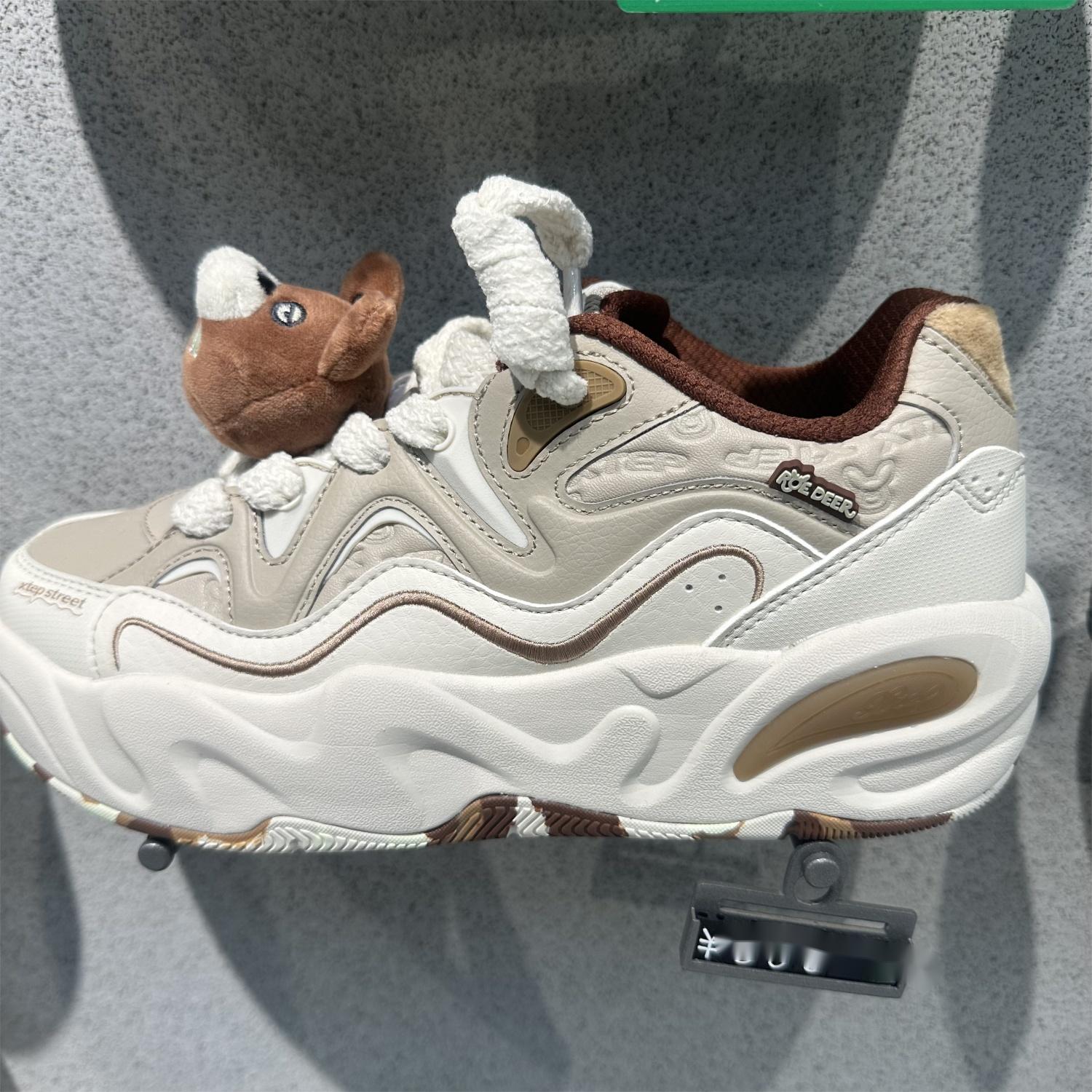 特步厚底复古老爹鞋女2025冬季新款舒适透气休闲底鞋975418310054