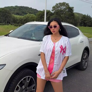 2025新款女式粉红色洋基队NY条纹欧美式街头棒球服短袖外套T恤