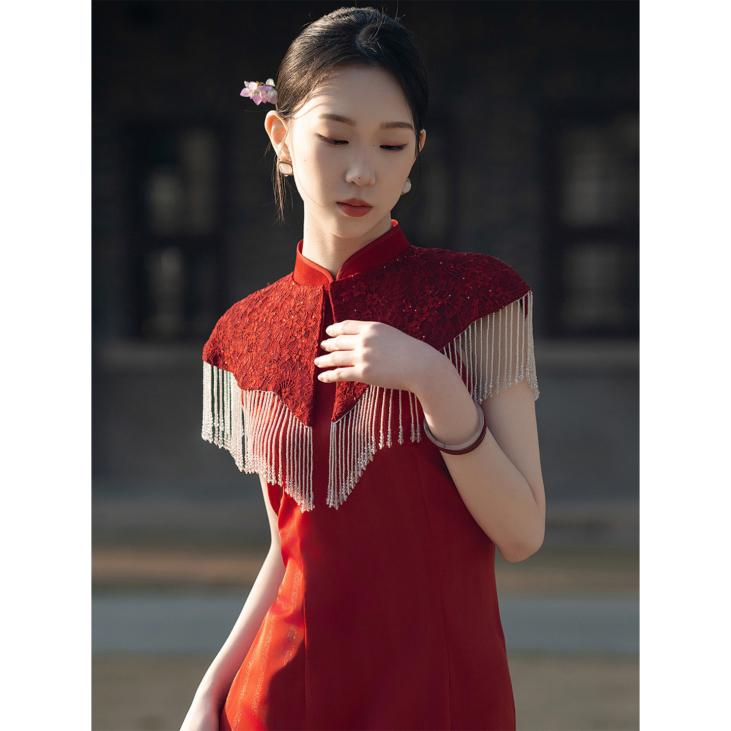 云肩旗袍披肩外衫2026新款外披新中式红色亮片斗篷礼服女珍珠流苏