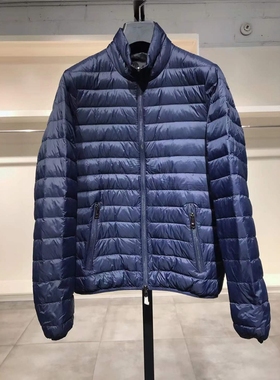 XS-S穿 EM ARM 男款深蓝色羽绒服 810