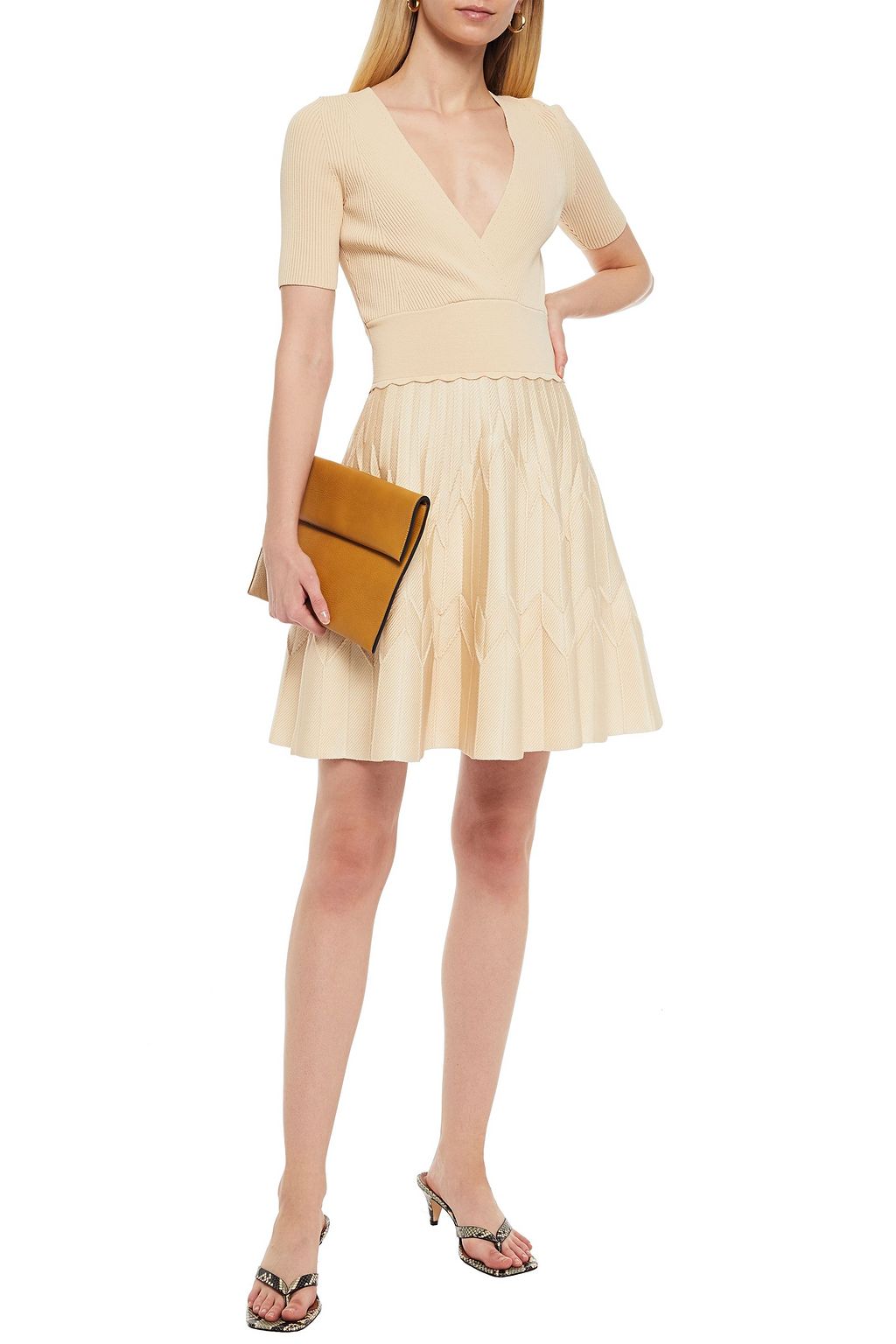 淡雅又有设计感纹理洋装连衣裙