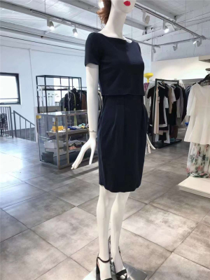 沉静的深蓝色两件式连衣裙