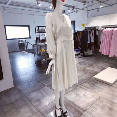 舒服又婉约V领洋装连衣裙