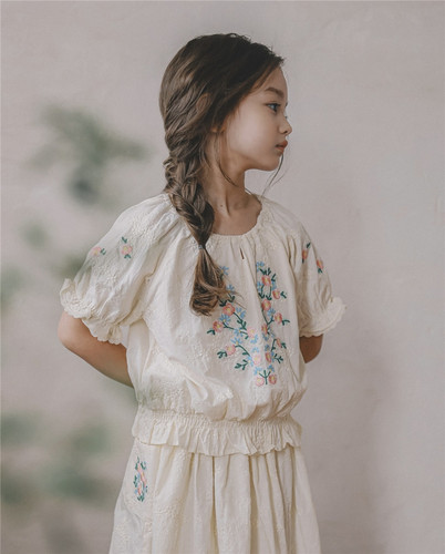110-140码出口韩春款女童米色圆领刺绣泡泡袖上衣复古半裙分开卖