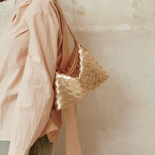 Avalea Weili Sheepskin Плетеная дизайн дизайна однорубайки для ланч-коробки для ланч-коробки 2025 New Hobo Bag Женская сумка C397