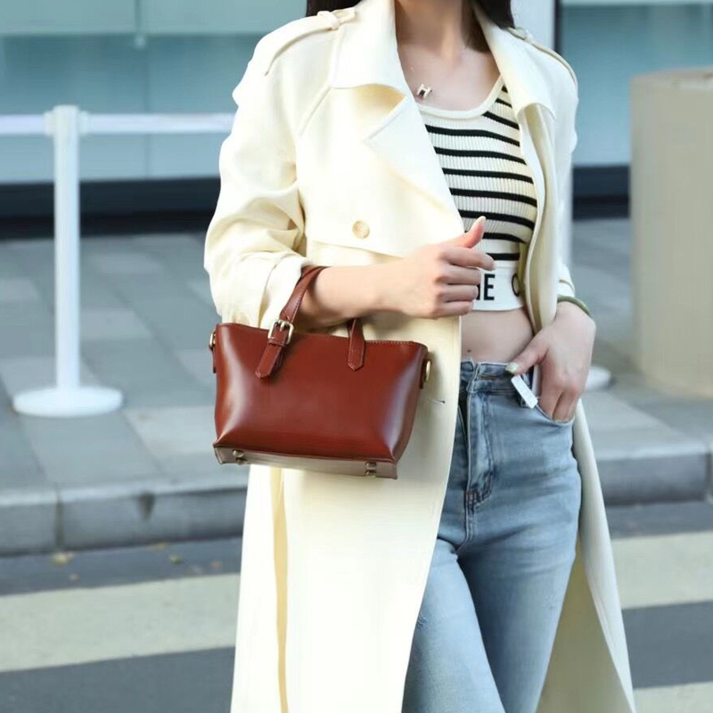 真皮斜挎手提包宽肩带轻便托特包