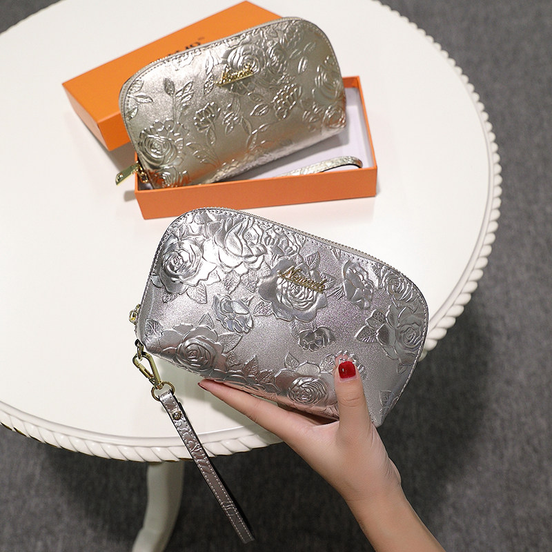 手拿包女2021新款潮简约大容量贝壳包百搭手抓软皮手机零钱包