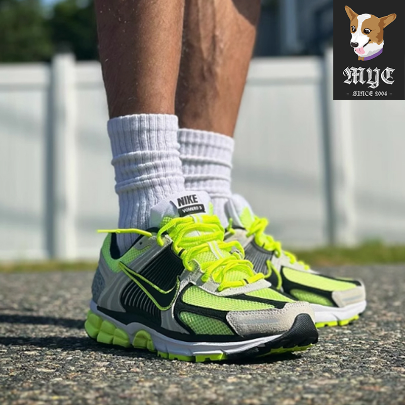 Nike/耐克Vomero5透气米白跑鞋