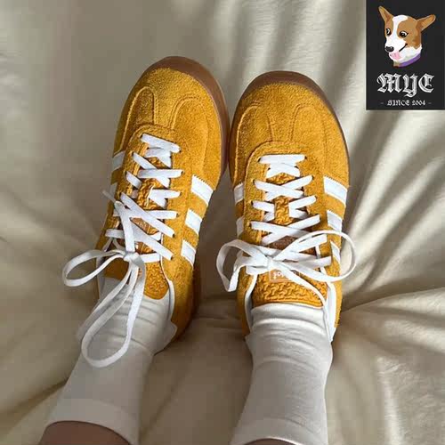 阿迪达斯运动休闲板鞋