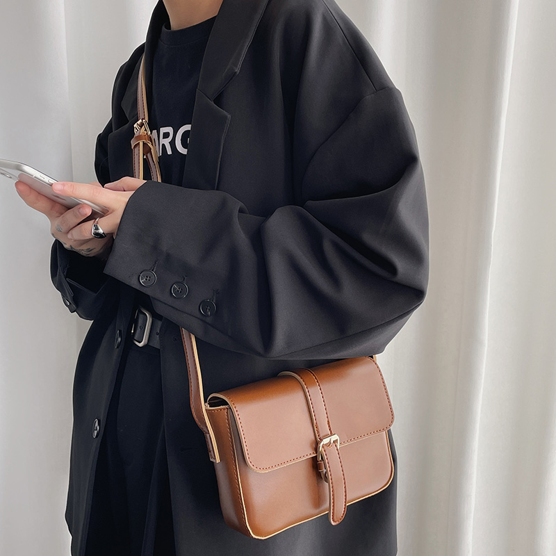 韩版ins中性风男女皮质翻盖方盒包英伦文艺斜挎包潮流硬皮小方包