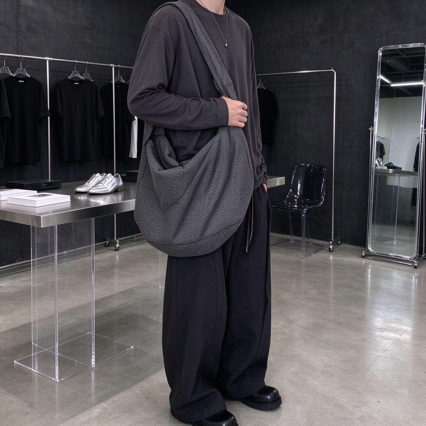 秋冬男士韩系呢子格纹布斜挎包ins复古风大容量轻便格子托特大包
