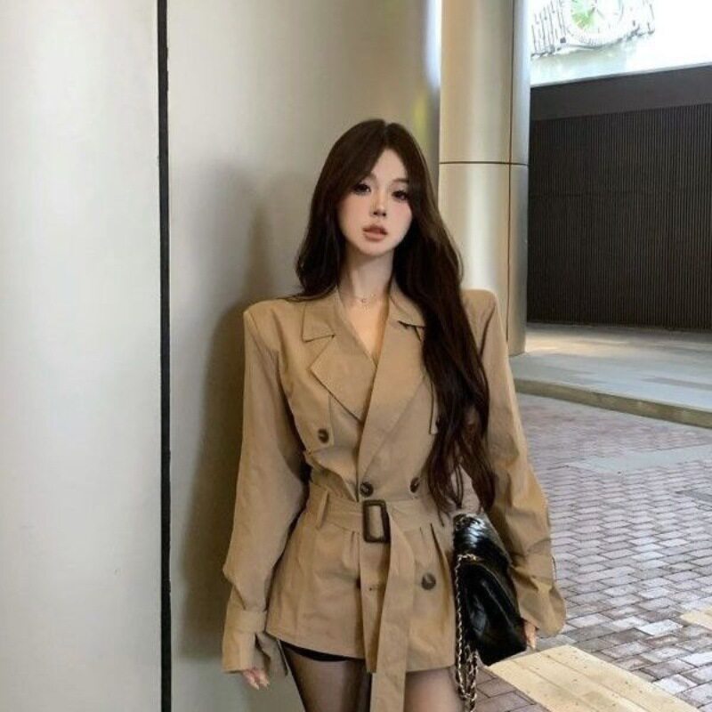 卡其色短款风衣小个子显瘦双排扣正肩短外套高级感女春秋新款少女