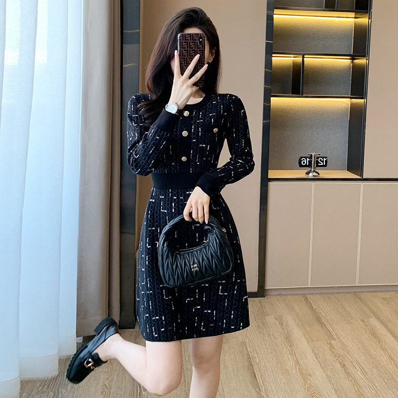 小香风针织连衣裙中长款