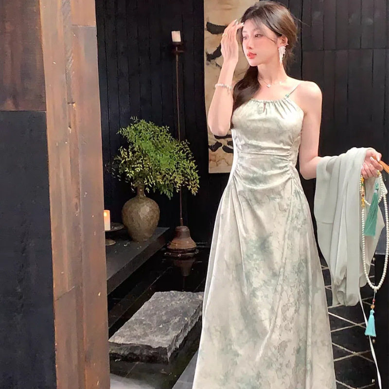 夏季法式碎花吊带连衣裙显瘦