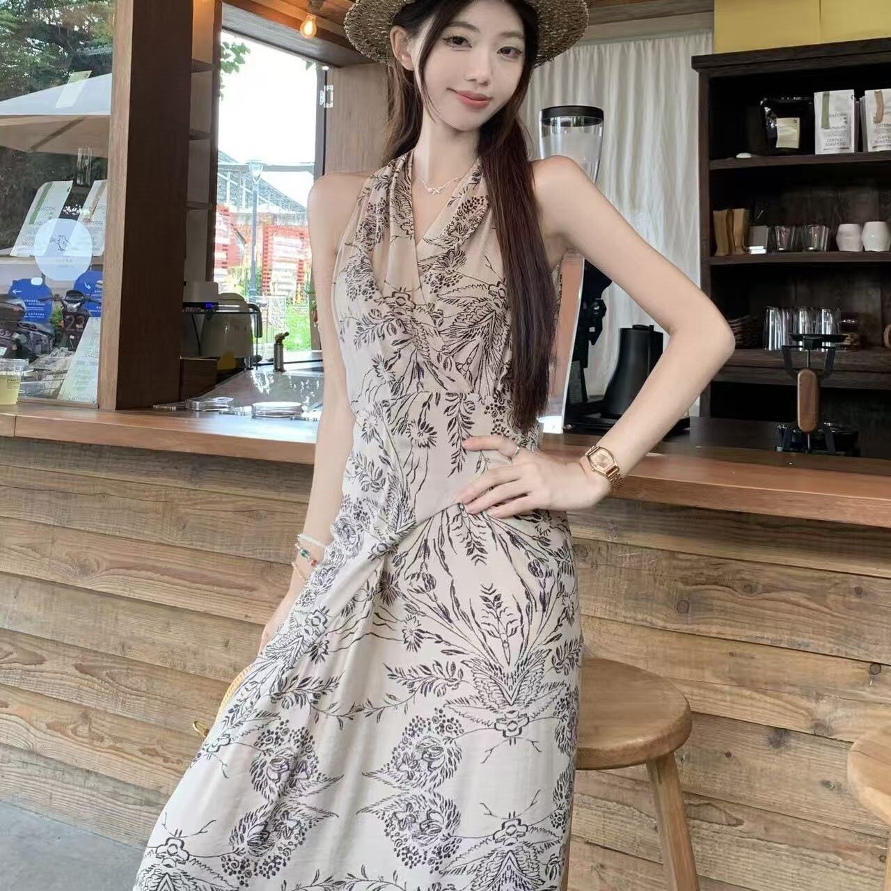 度假风水墨印花挂脖连衣裙
