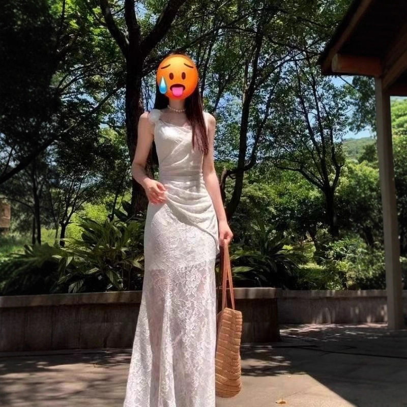 白色蕾丝吊带收腰连衣裙
