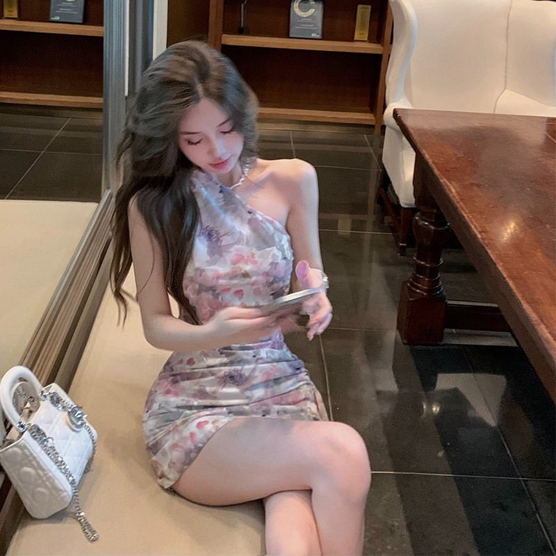 夏季法式纯欲碎花露肩包臀连衣裙