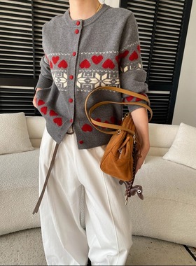 丽光假日前奏 新年氛围感爱心提花圆领宽松毛衣针织开衫 SN8561