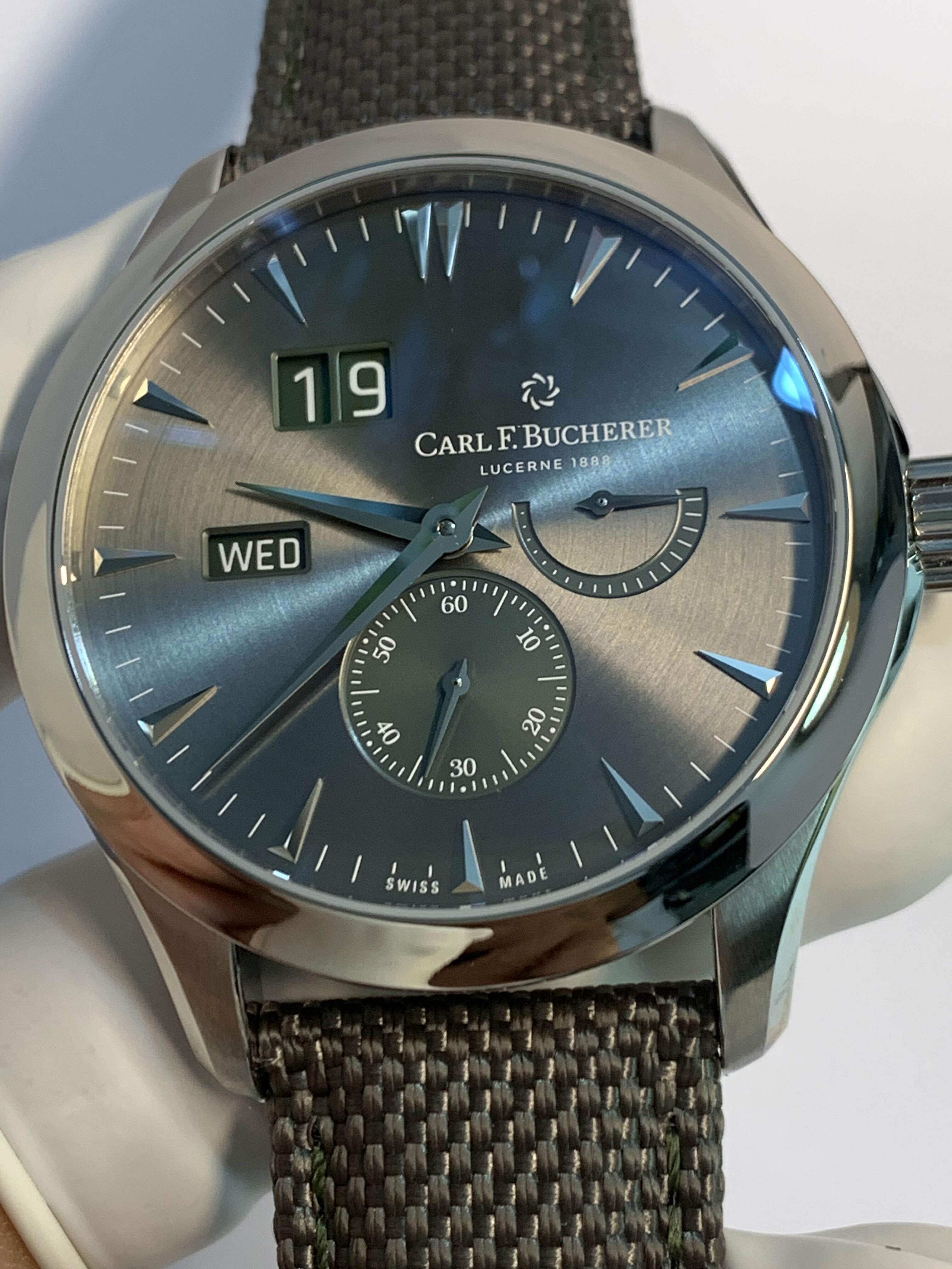 宝齐莱手表00.10926.08.93.01背透机芯轨道自动机械动储功能