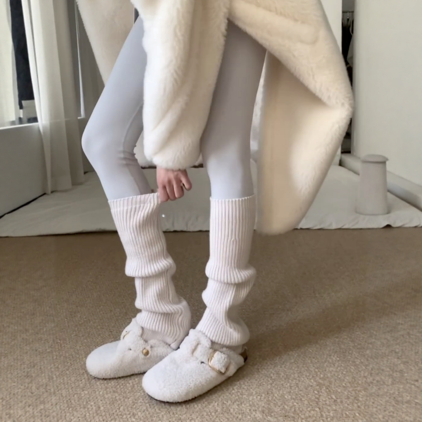 lu家平替骨白羊毛袜套女