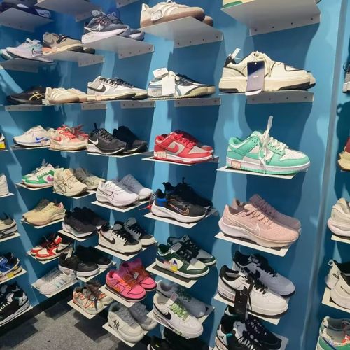 上墙鞋托展示架展示一双