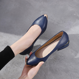 低跟单鞋女2023春季新款真皮浅口尖头平底鞋粗跟工作鞋