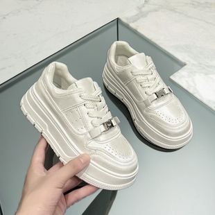 气质秋百搭真皮厚底休闲板鞋 白lu同款 时尚 女2024新款 珠光锁扣白鞋