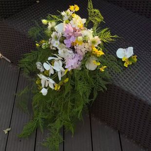 手捧花瀑布垂坠感新娘花束结婚摄影仿真花绿白假花家居台面装 饰