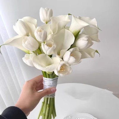 新娘手捧花仿真马蹄莲求婚把束高级感郁金香结婚领证登记仿真花束