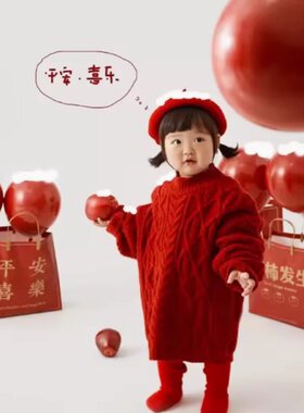 2025新年儿童拍照道具红色手提袋红色麻花毛衣服装帽子围巾红气球