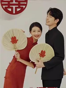 影楼新款秀禾古装中式喜嫁婚礼领证婚纱拍照道具手拿结婚喜字蒲扇