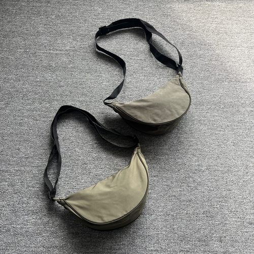 斜挎通勤大容量尼龙饺子包