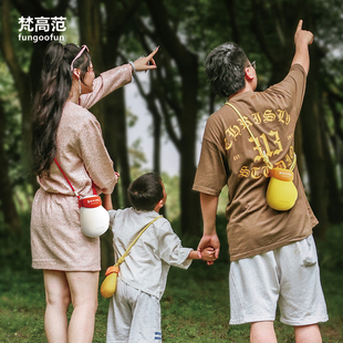 户外出游可爱斜跨包轻便休闲防水小包包 梵高范亲子拳击包2025新款