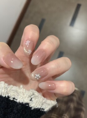 手工定制穿戴甲雪花美甲短椭圆高级感裸色显白渐变甲片2026新款