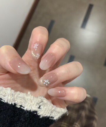 手工定制穿戴甲雪花美甲短椭圆高级感裸色显白渐变甲片2026新款