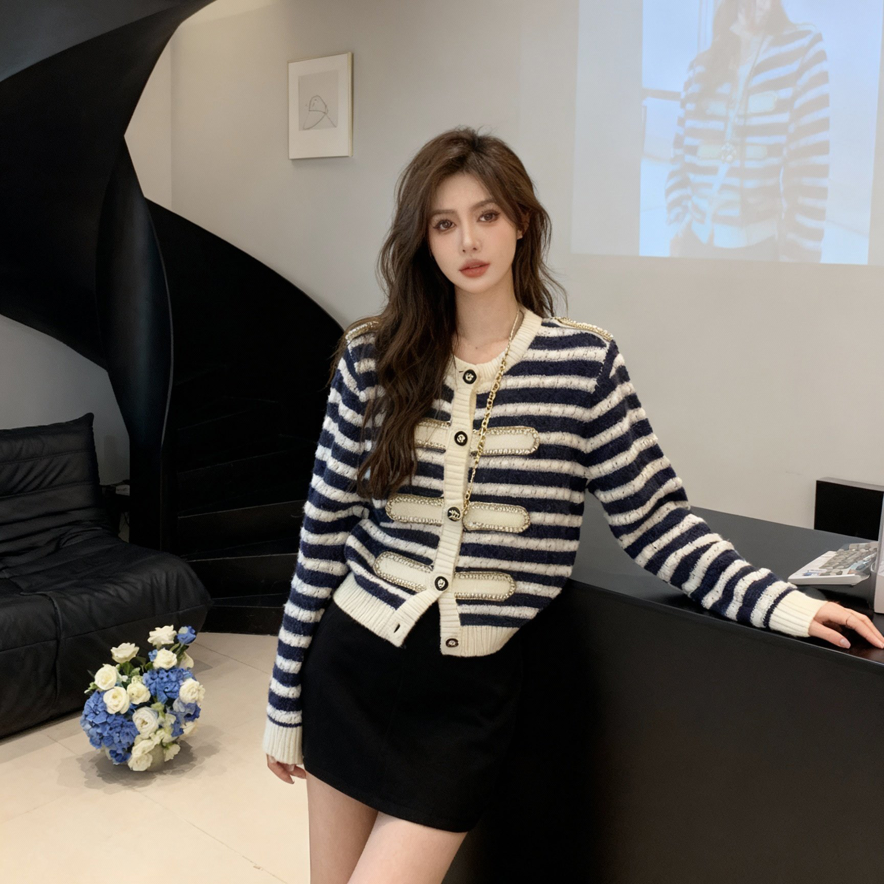 小香条纹针织开衫女秋冬新款纽扣装饰减龄设计感百搭毛衣外套上衣