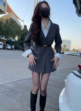 假两件衬衫领连衣裙女秋冬新款别致设计感A字裙时尚气质休闲短裙