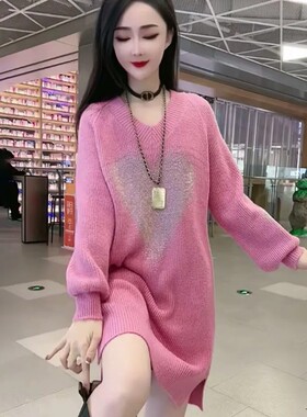 今年流行爱心烫钻针织衫女2025秋冬新款洋气V领套头显瘦中长毛衣