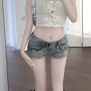 弯腰露屁股易走光热裤超短辣妹铆钉低腰牛仔女紧身包臀