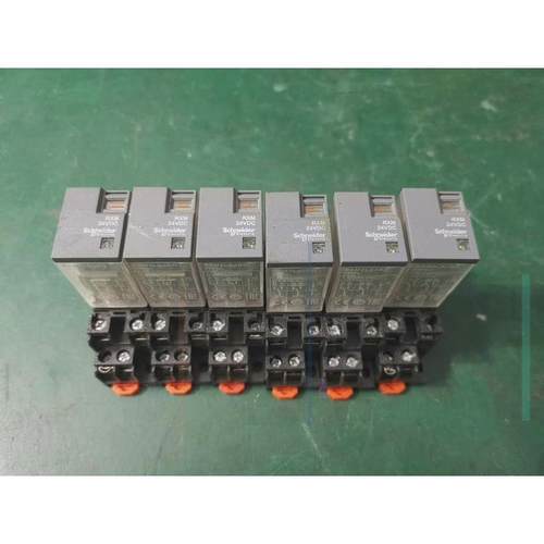 施耐德继电器，型号RⅩM2LB2BD，带施耐德底RXZE1M