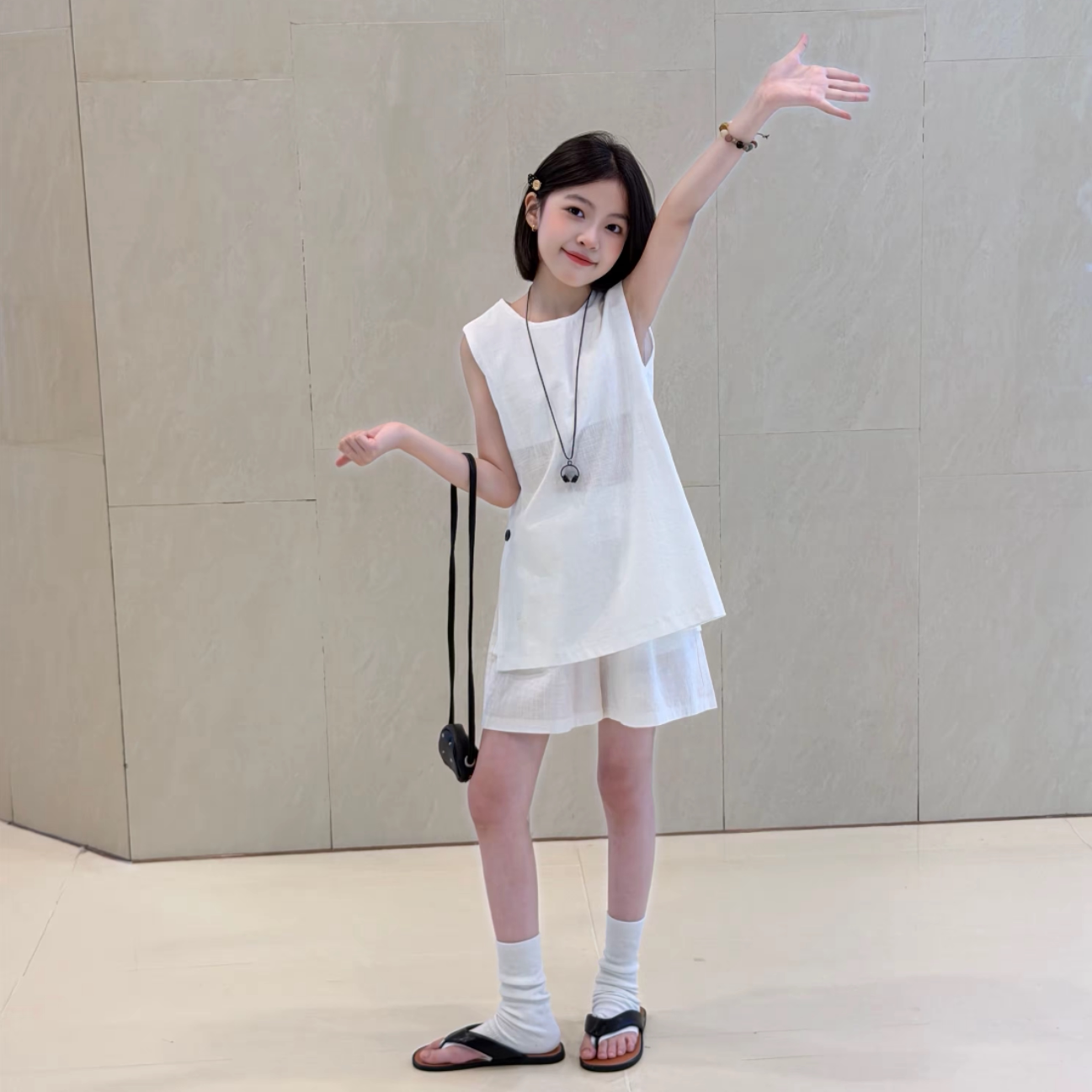 女童侧边纽扣背心短裤洋气套装