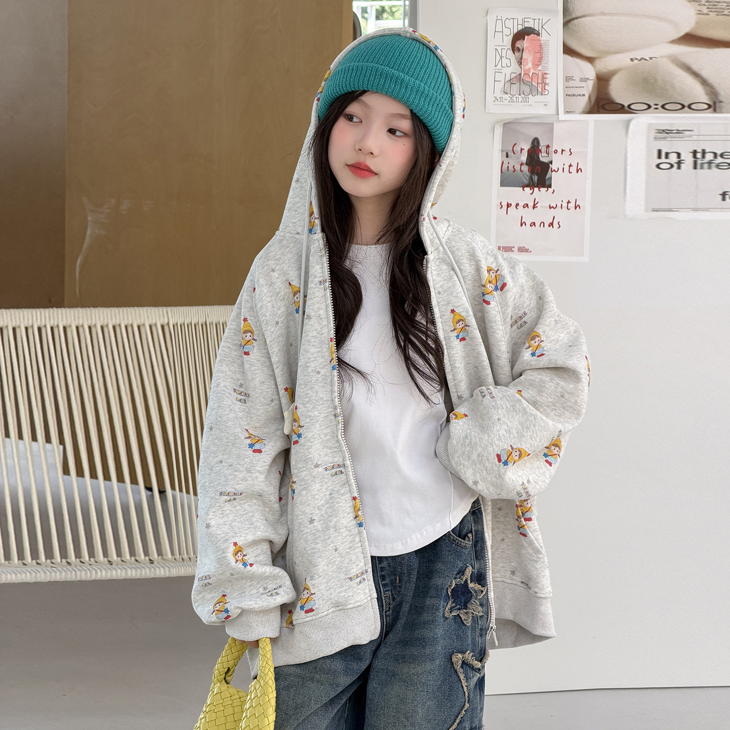女童秋季卡通星星人满印连帽外套